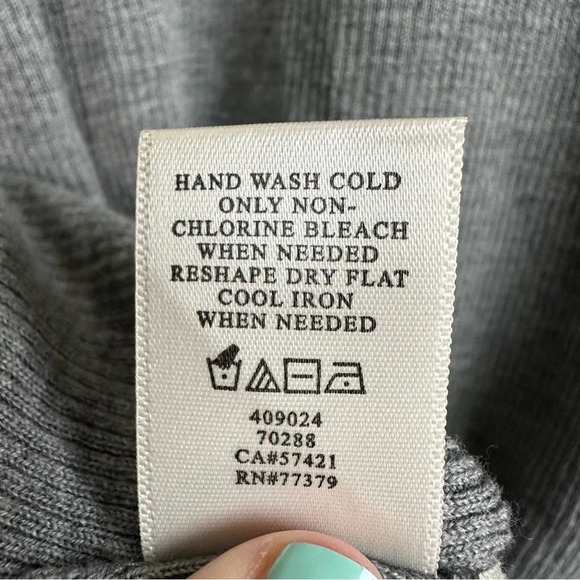 Ann Taylor Superfine Merino Wool Gray Ribbed Top Sz XL Ruffle Cuff Lightweight - Picture 7 of 7